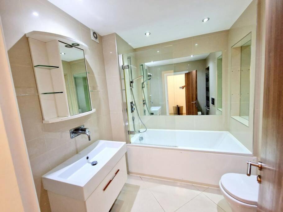 Modern Hyde Park Home With Private Entrance & Private Back Patio Near Bayswater & Paddington Stations Лондон Экстерьер фото